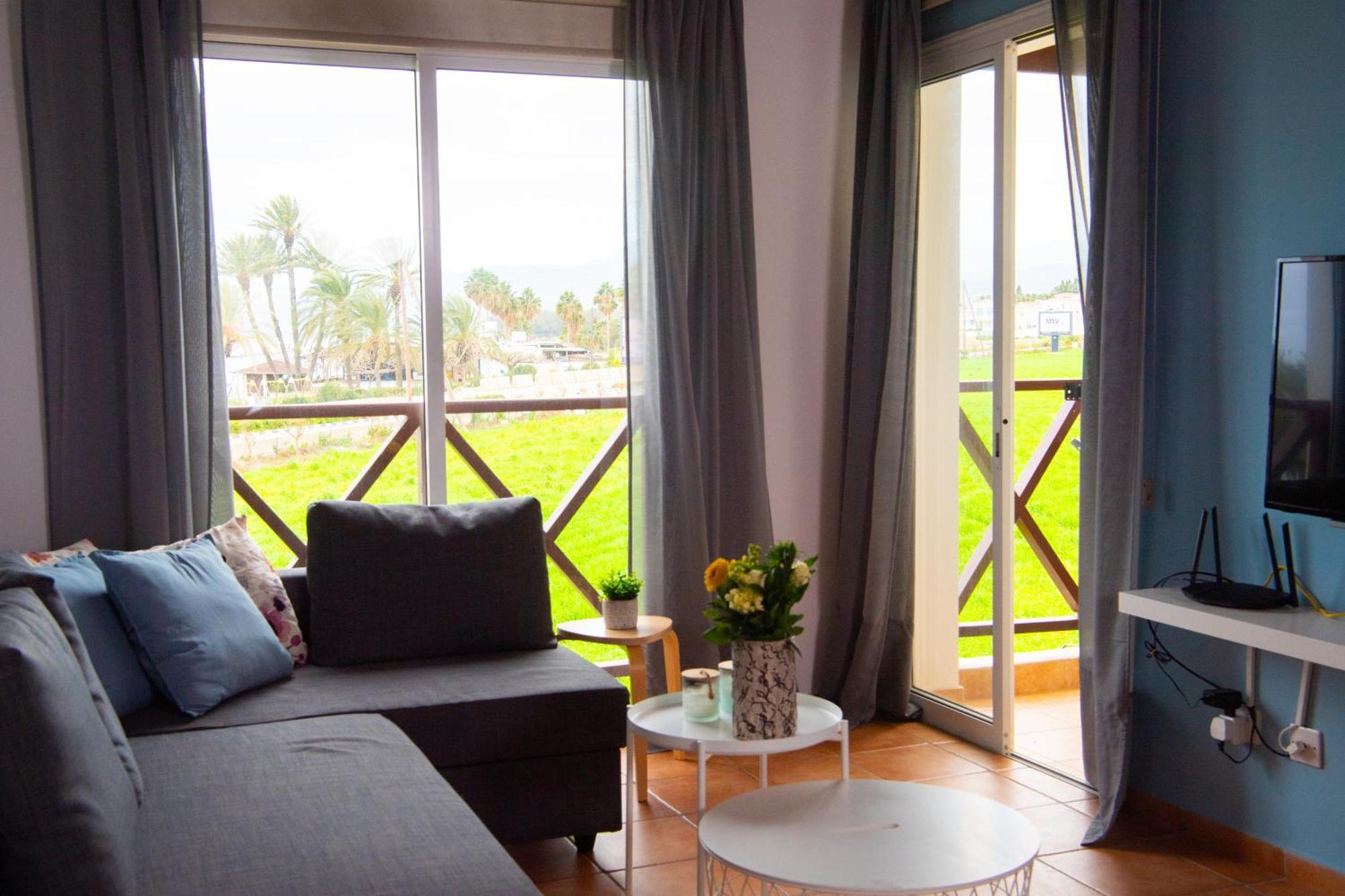 Path Latchi Beachfront Apartments Exterior foto
