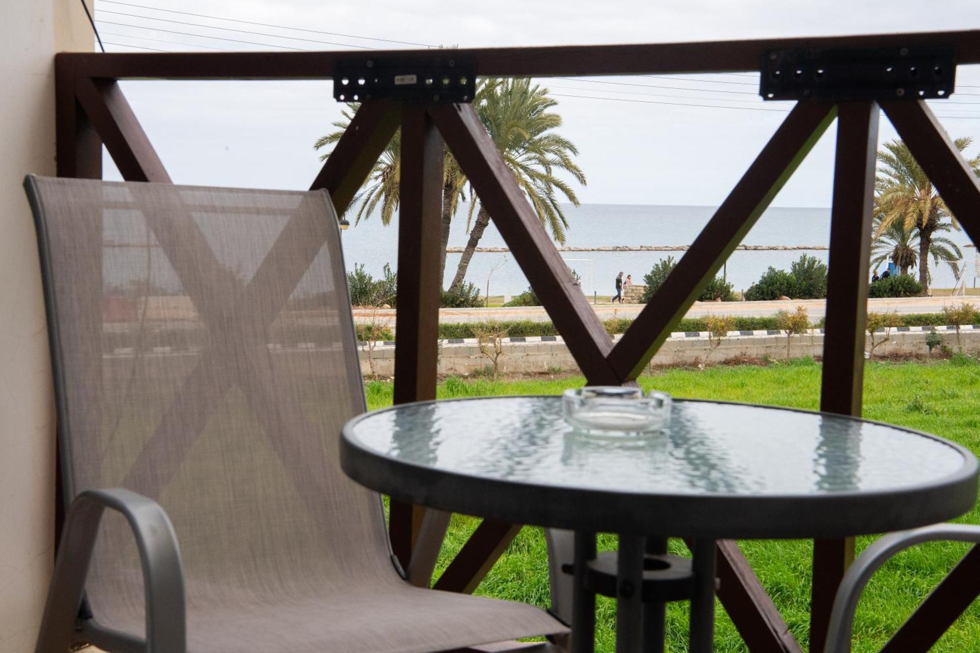 Path Latchi Beachfront Apartments Exterior foto
