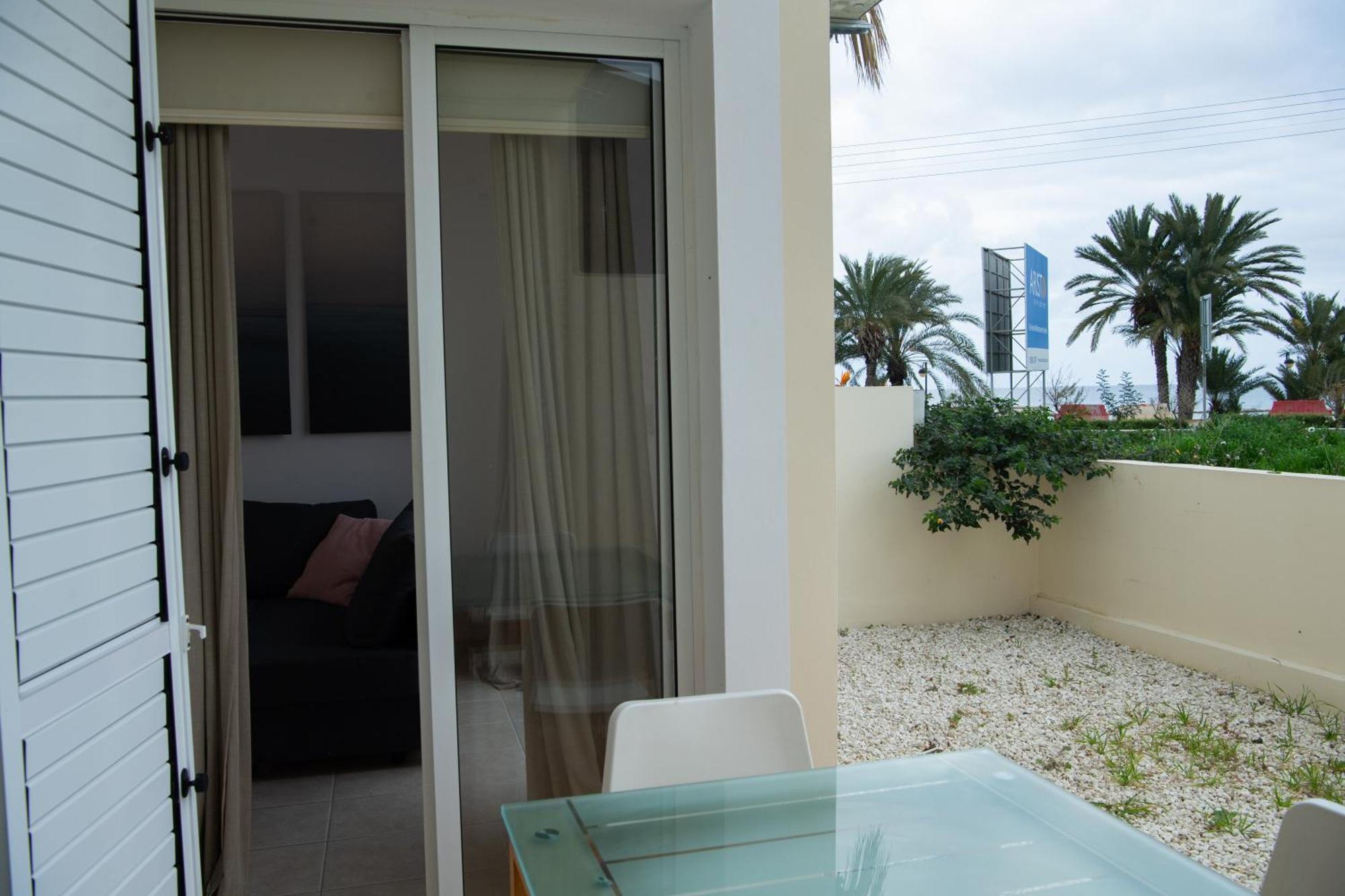 Path Latchi Beachfront Apartments Exterior foto
