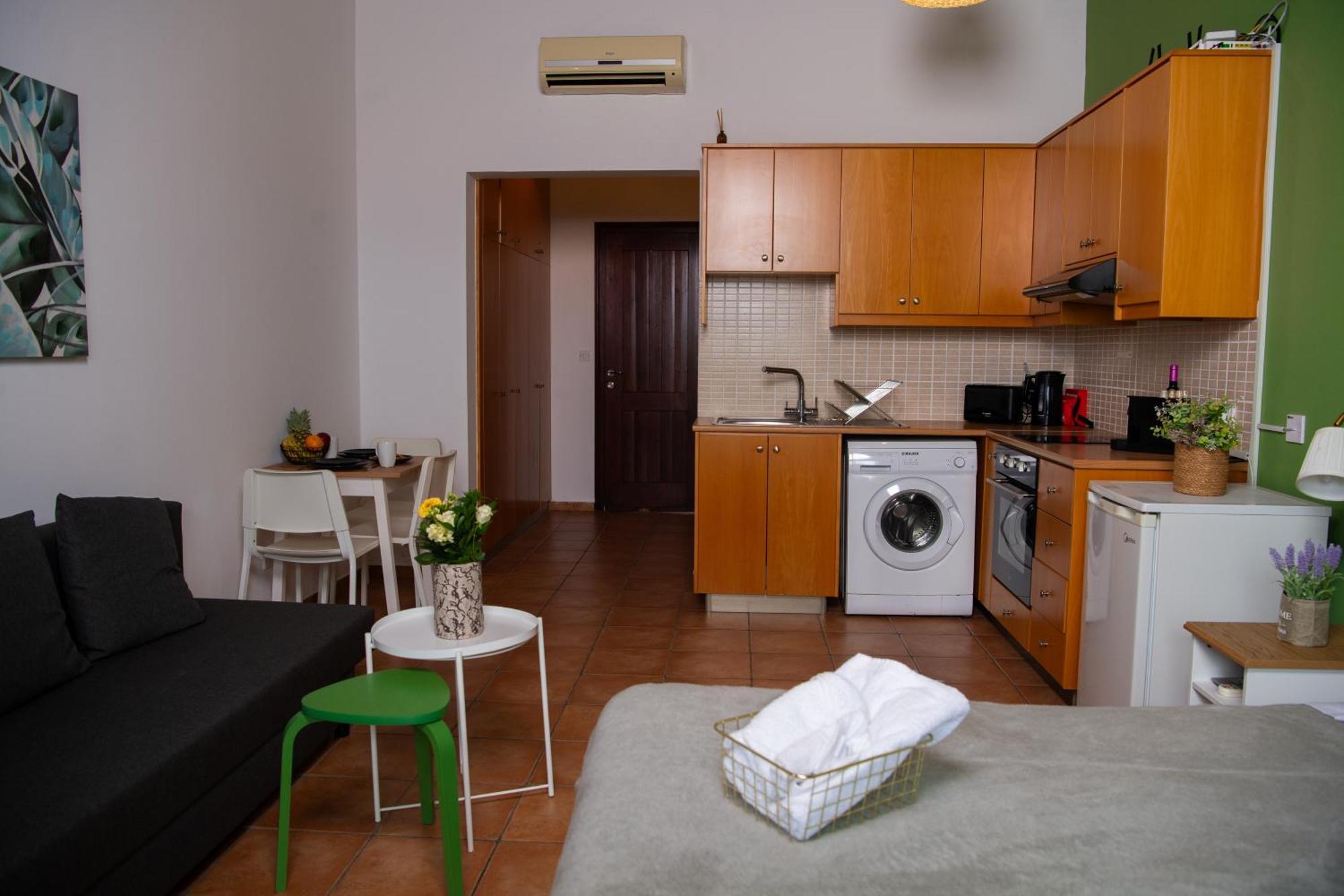 Path Latchi Beachfront Apartments Exterior foto