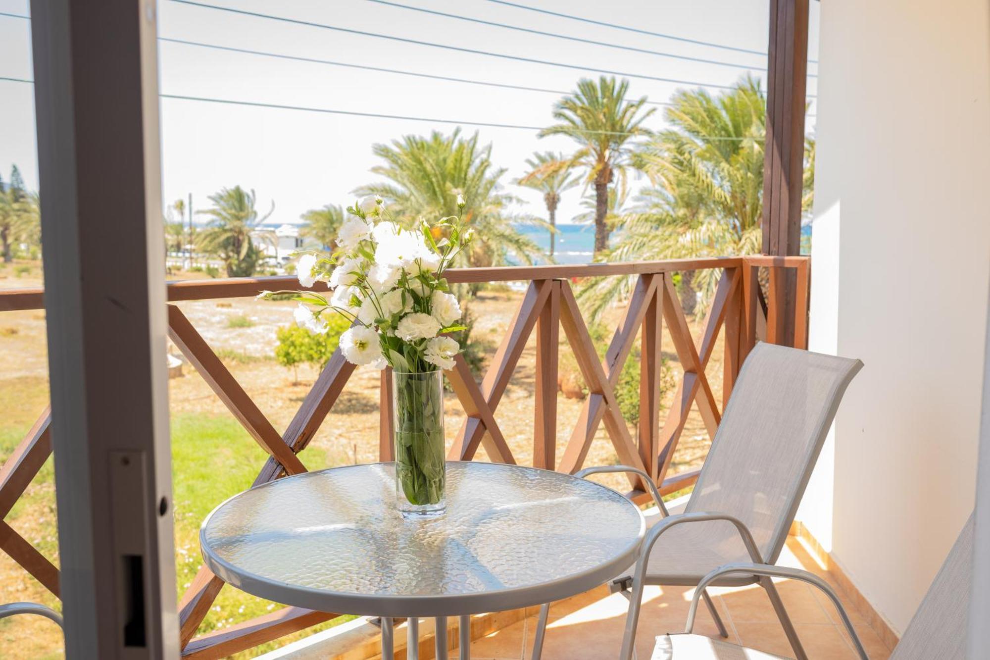 Path Latchi Beachfront Apartments Exterior foto